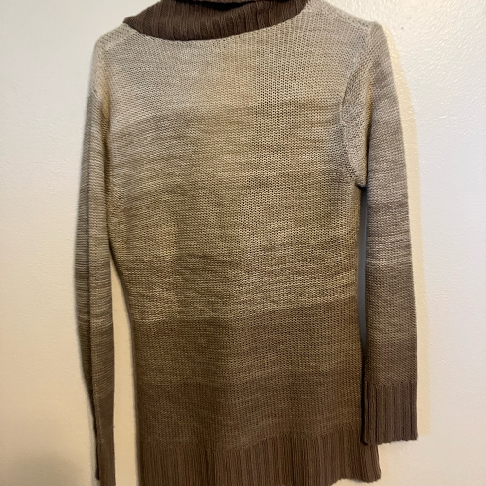 Boy meets girl, large brown shawl, collar, toggle cardigan, chunky knit sweater - Picture 5 of 5